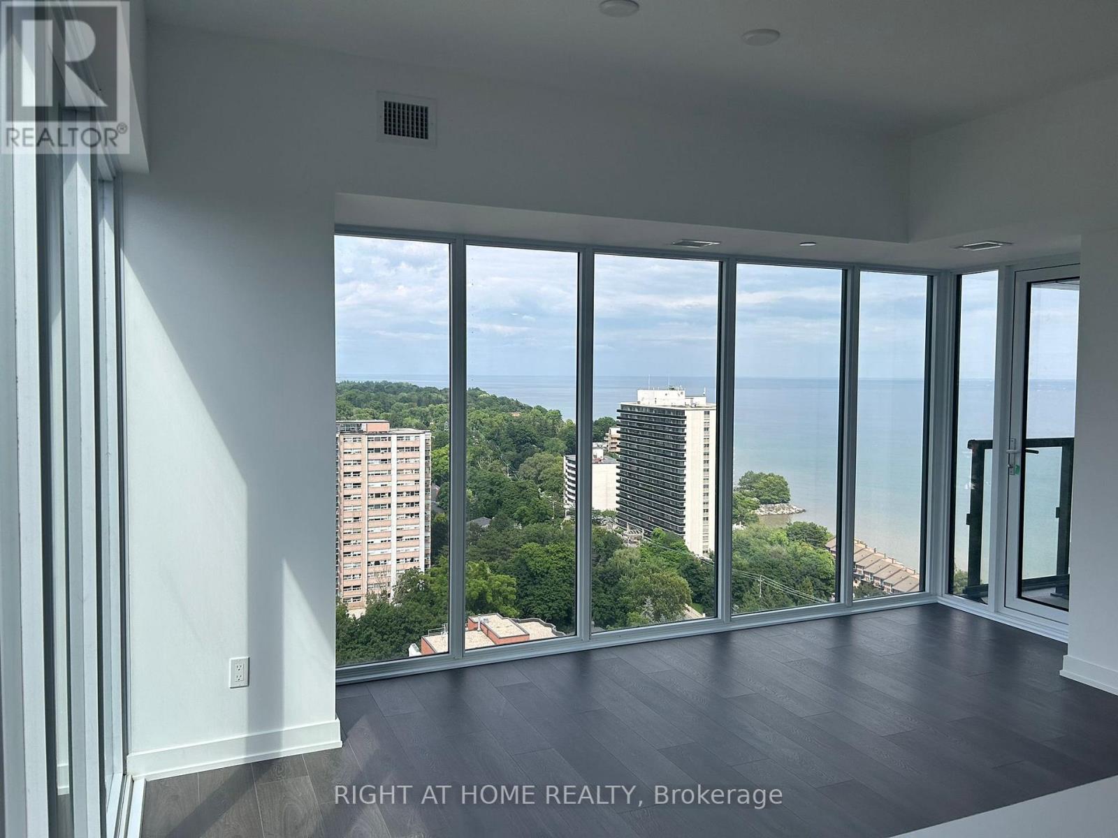 1902 - 370 Martha Street, Burlington, Ontario  L7R 0G9 - Photo 24 - W12835102