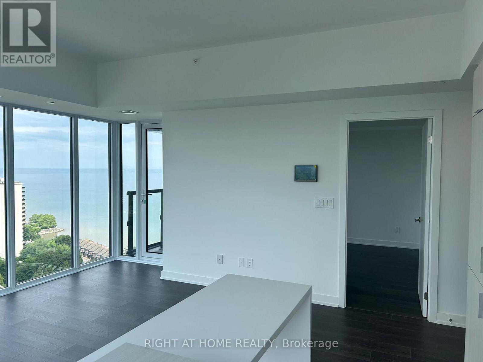 1902 - 370 Martha Street, Burlington, Ontario  L7R 0G9 - Photo 26 - W12835102