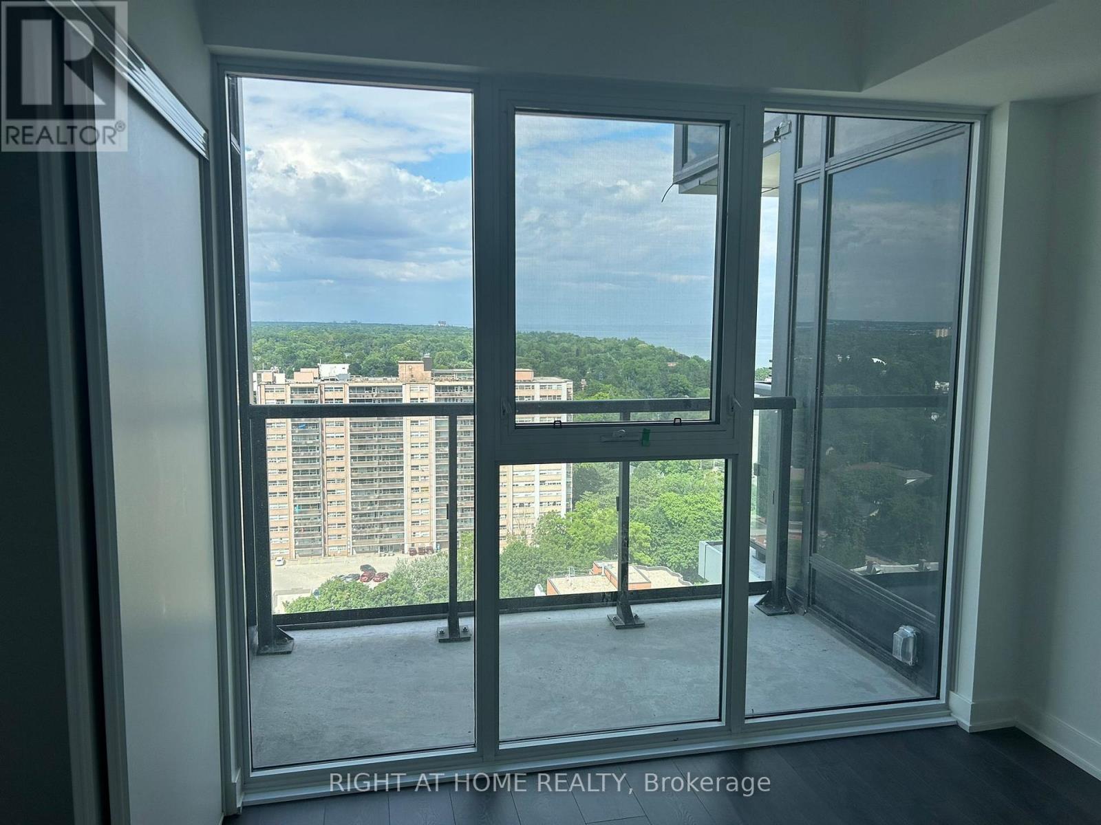 1902 - 370 Martha Street, Burlington, Ontario  L7R 0G9 - Photo 34 - W12835102