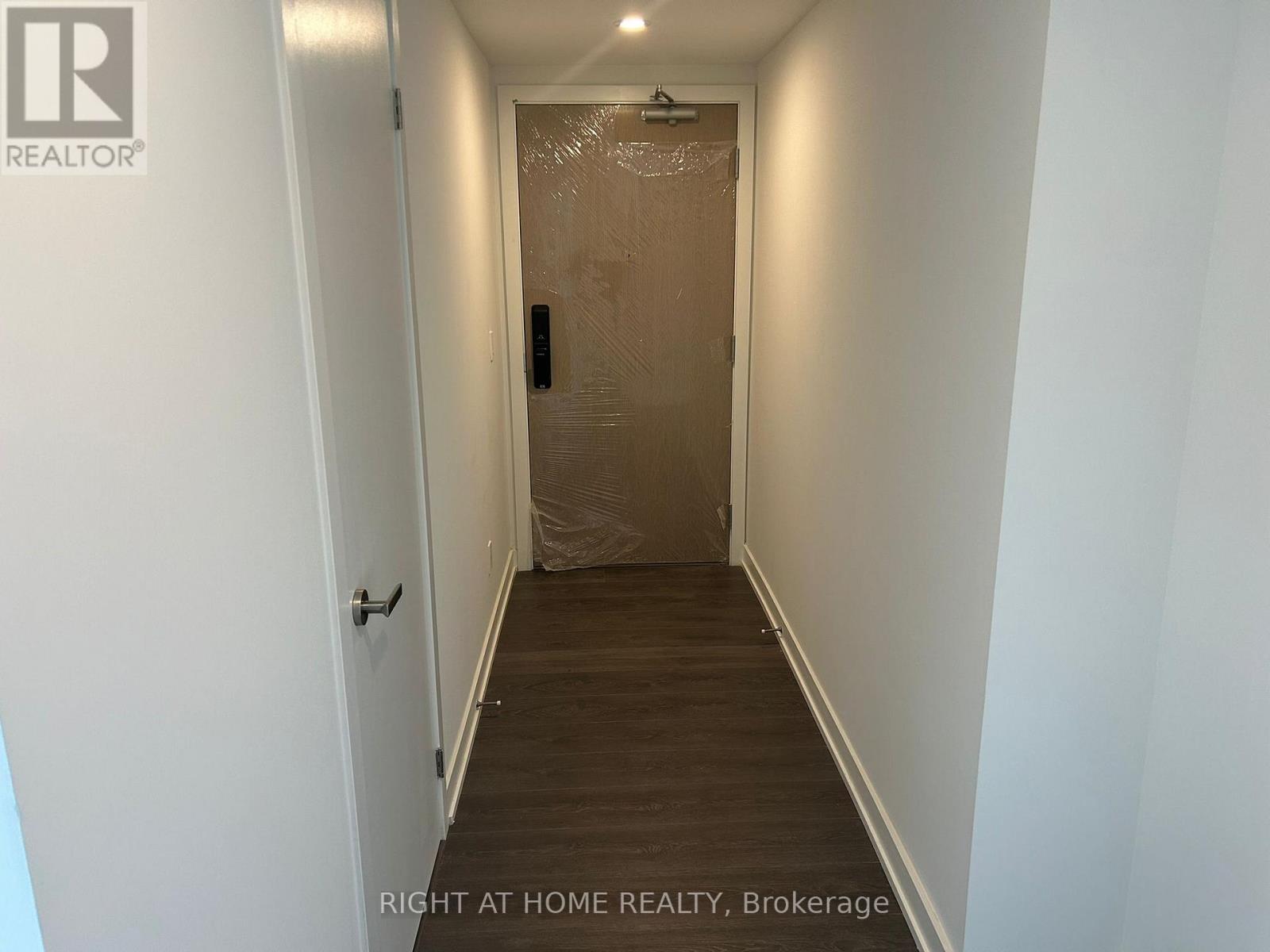 1902 - 370 Martha Street, Burlington, Ontario  L7R 0G9 - Photo 8 - W12835102