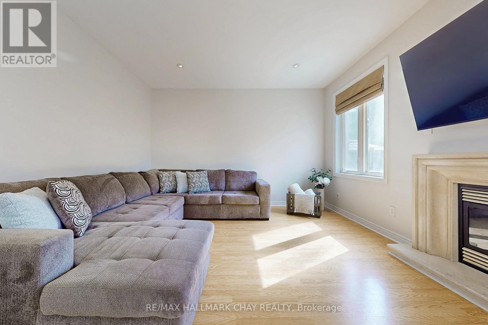 76 Cobblestone Court, Brampton, Ontario  L6R 2S4 - Photo 12 - W12835152