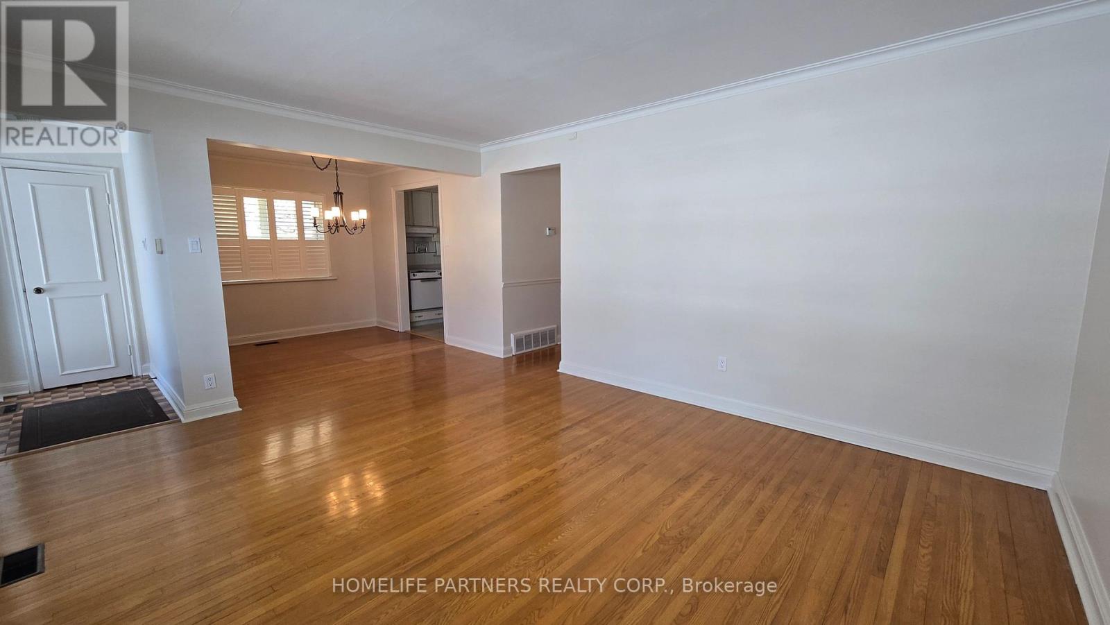 3 Ridge Point Crescent, Toronto, Ontario  M6M 2Z7 - Photo 3 - W12824760