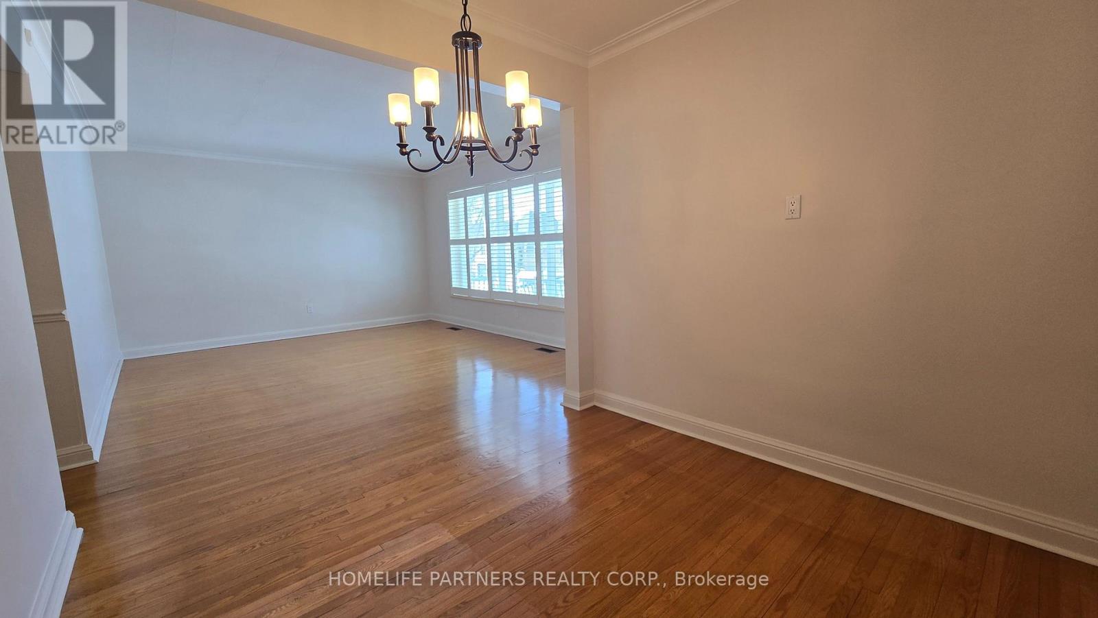 3 Ridge Point Crescent, Toronto, Ontario  M6M 2Z7 - Photo 5 - W12824760