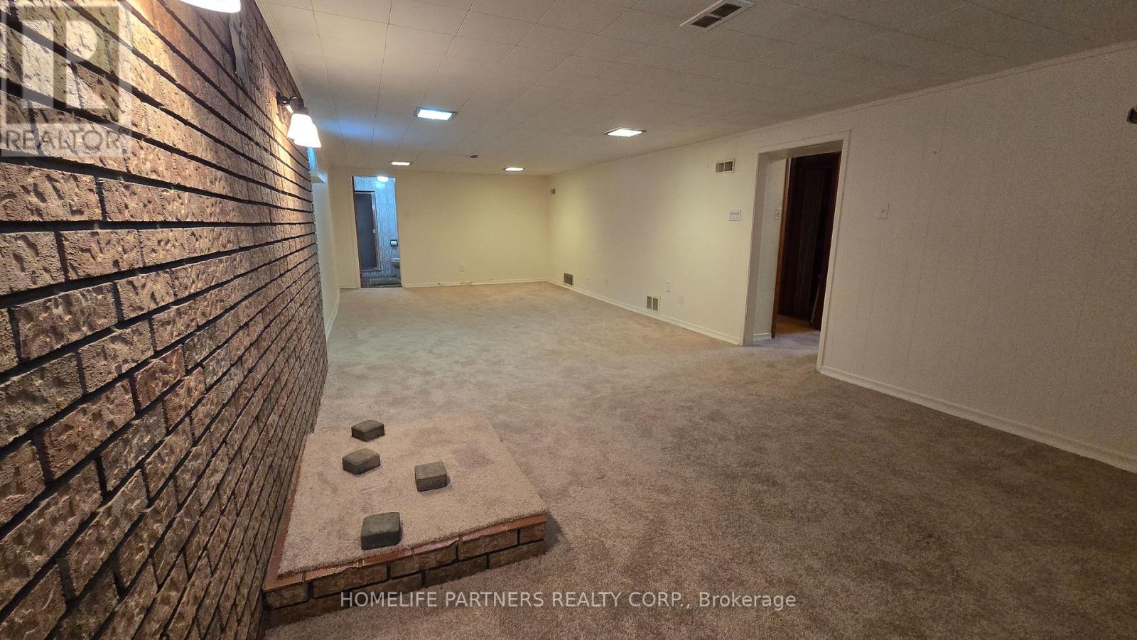 3 Ridge Point Crescent, Toronto, Ontario  M6M 2Z7 - Photo 20 - W12824760