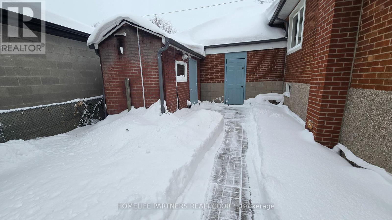 3 Ridge Point Crescent, Toronto, Ontario  M6M 2Z7 - Photo 22 - W12824760