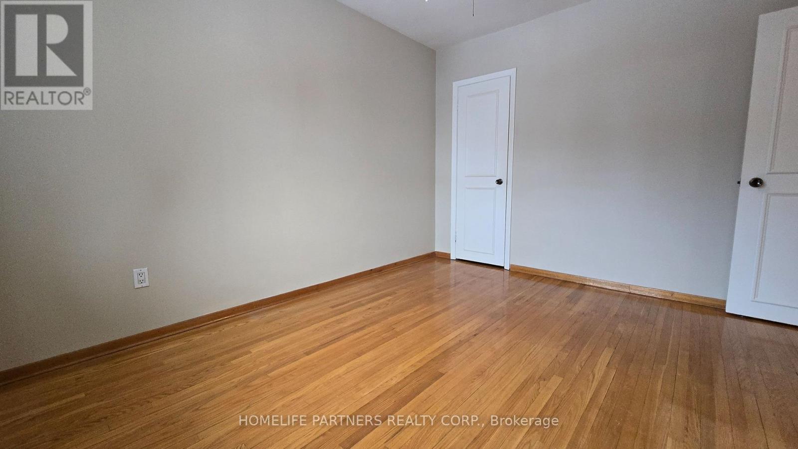 3 Ridge Point Crescent, Toronto, Ontario  M6M 2Z7 - Photo 12 - W12824760