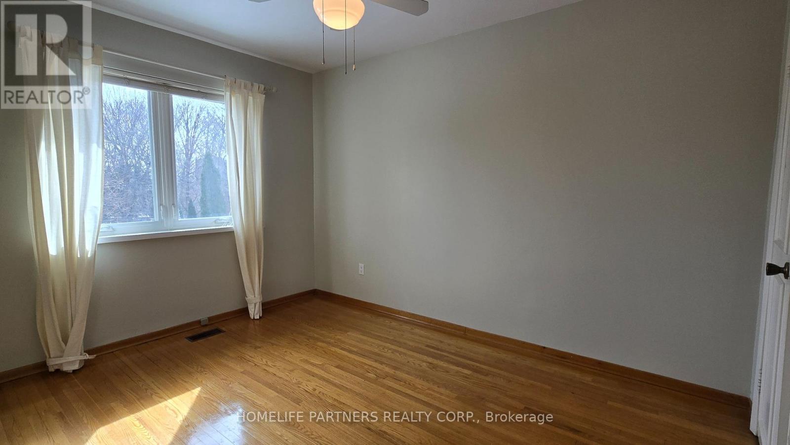 3 Ridge Point Crescent, Toronto, Ontario  M6M 2Z7 - Photo 11 - W12824760