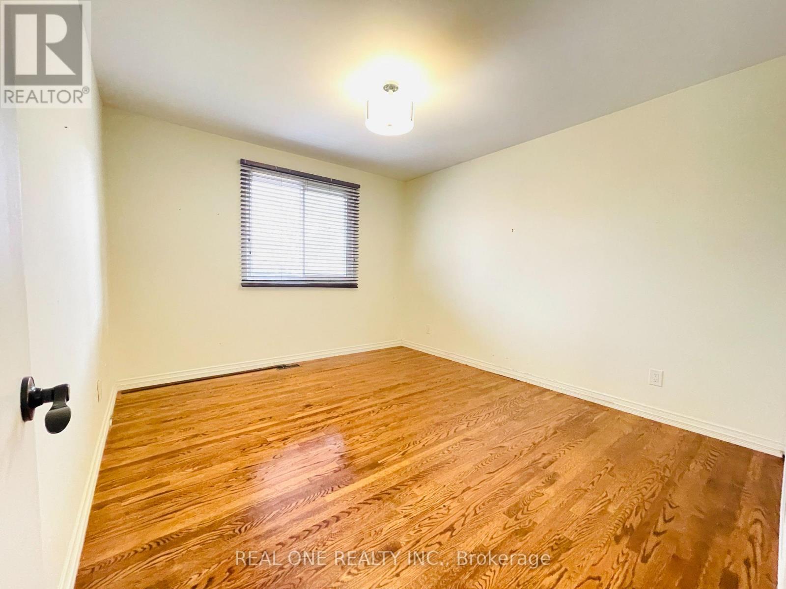 2249 Wyandotte Drive, Oakville, Ontario  L6L 2T4 - Photo 11 - W12835166