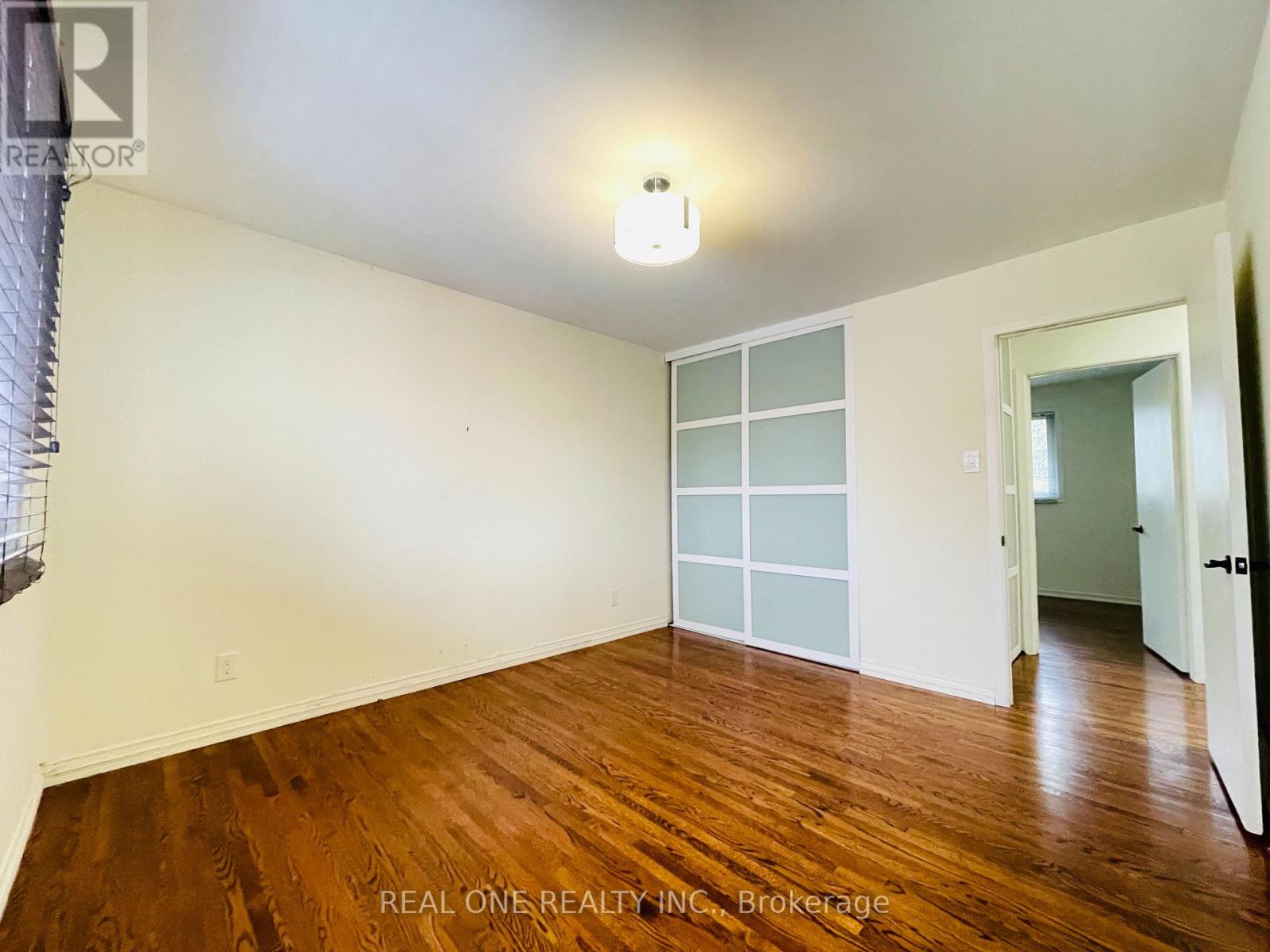 2249 Wyandotte Drive, Oakville, Ontario  L6L 2T4 - Photo 12 - W12835166