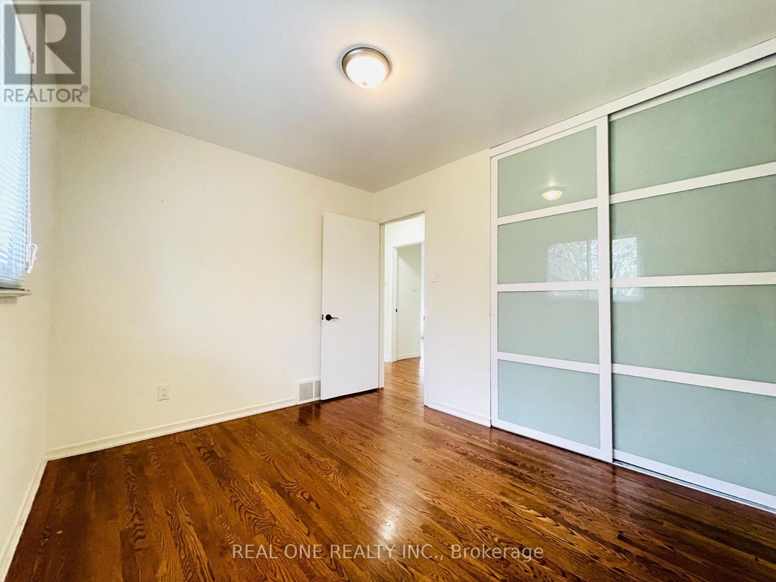 2249 Wyandotte Drive, Oakville, Ontario  L6L 2T4 - Photo 14 - W12835166