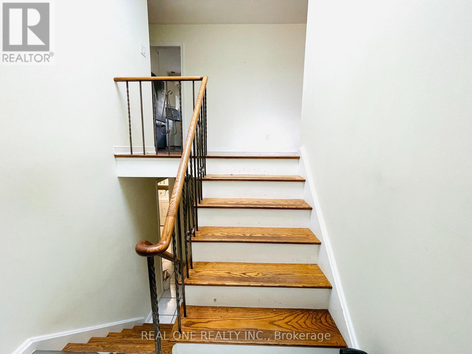 2249 Wyandotte Drive, Oakville, Ontario  L6L 2T4 - Photo 2 - W12835166