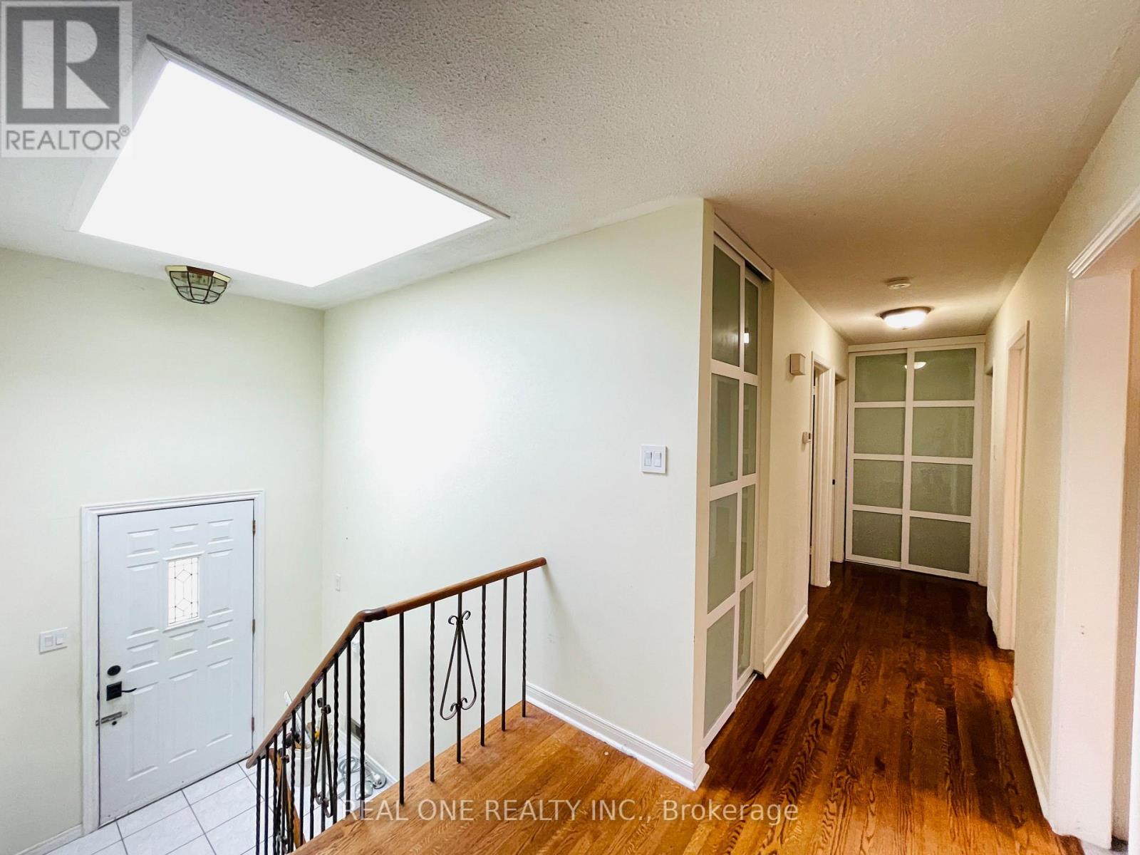 2249 Wyandotte Drive, Oakville, Ontario  L6L 2T4 - Photo 3 - W12835166