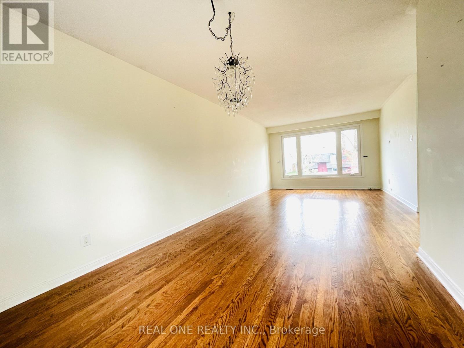 2249 Wyandotte Drive, Oakville, Ontario  L6L 2T4 - Photo 5 - W12835166