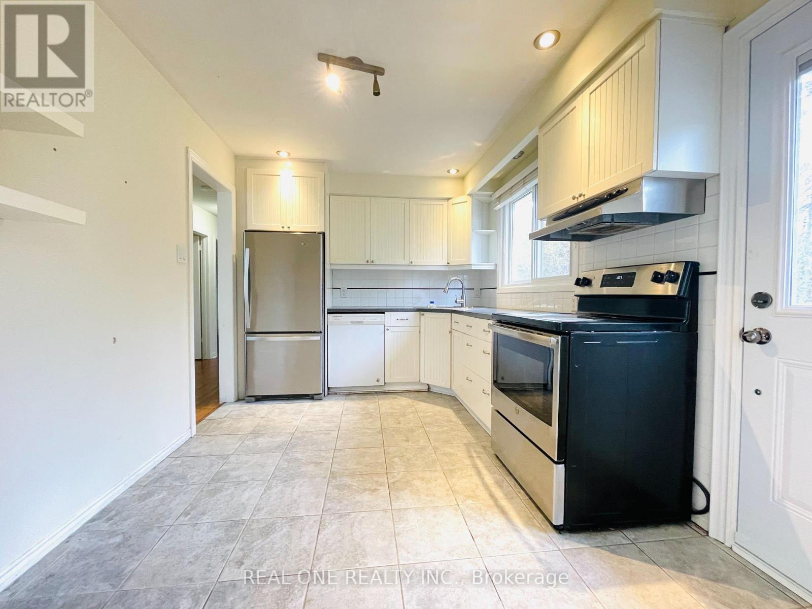 2249 Wyandotte Drive, Oakville, Ontario  L6L 2T4 - Photo 8 - W12835166