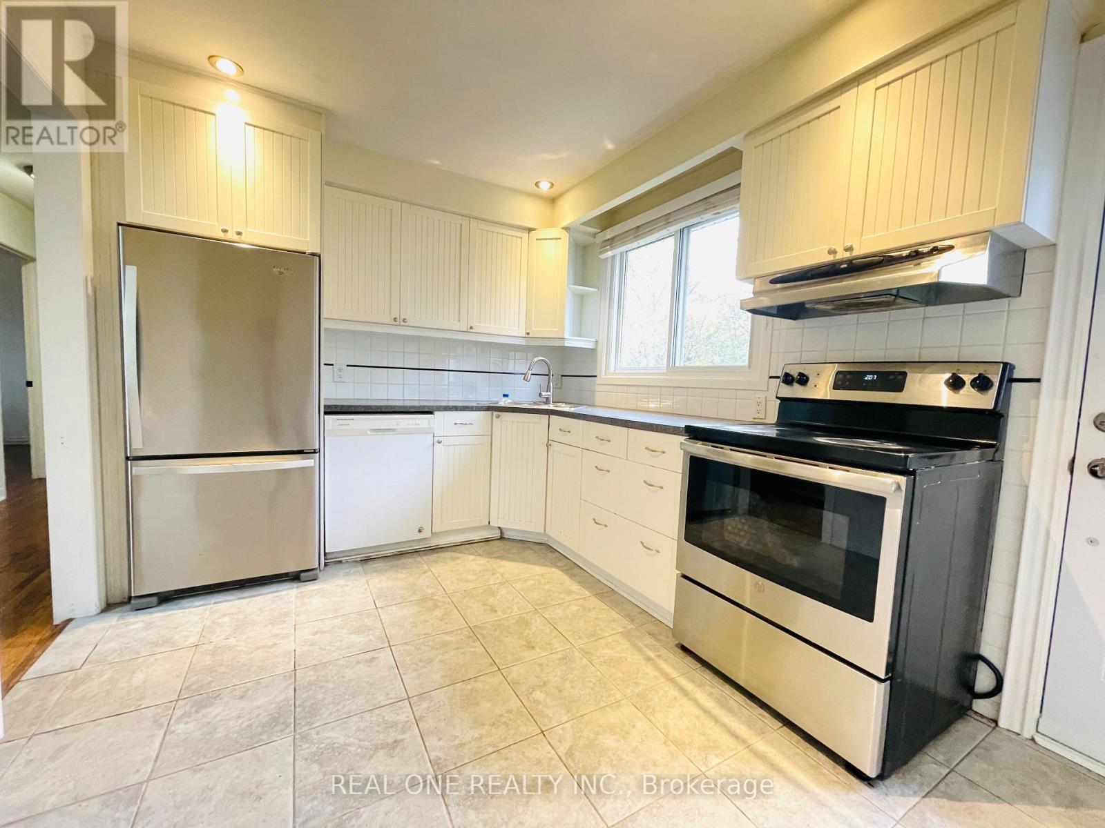 2249 Wyandotte Drive, Oakville, Ontario  L6L 2T4 - Photo 9 - W12835166