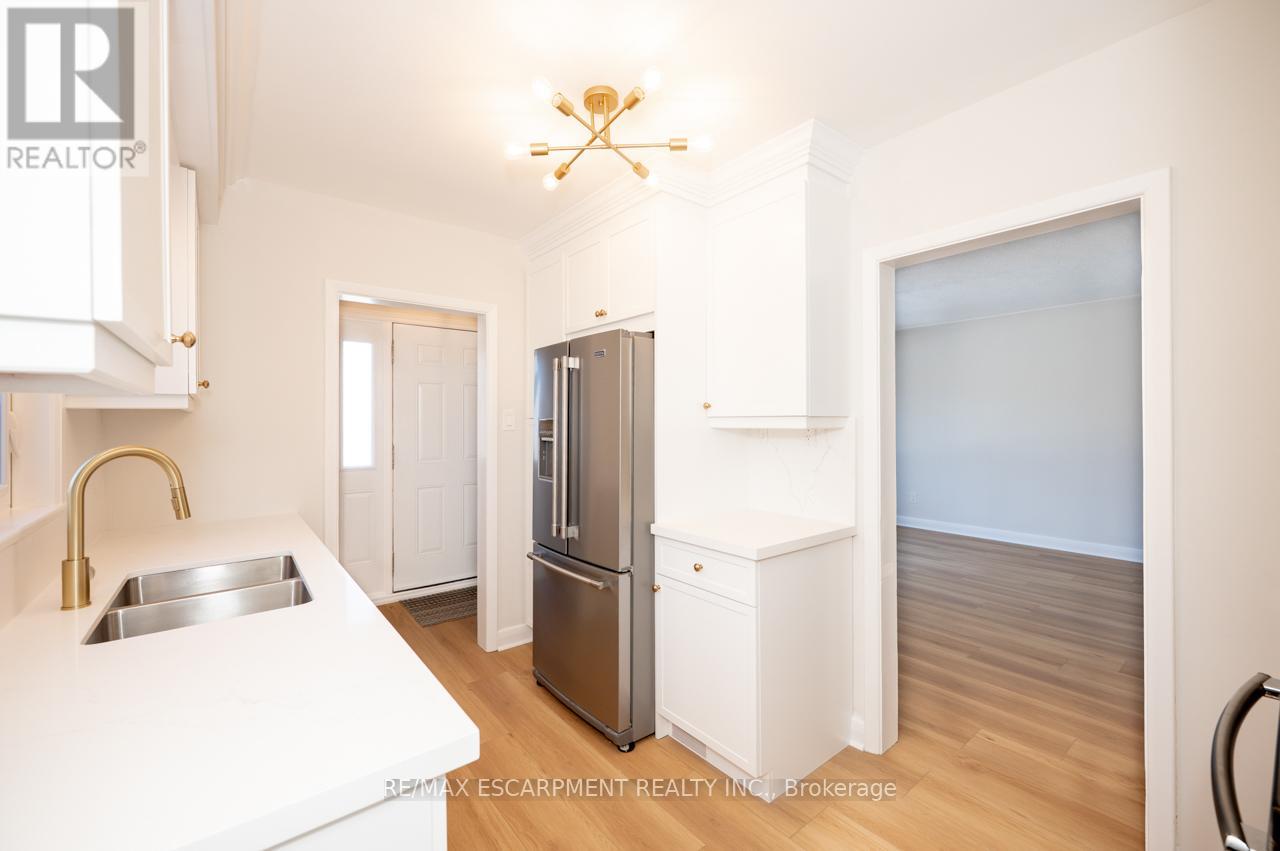 365 George Street, Milton (Om Old Milton), Ontario  L9T 2T1 - Photo 2 - W12835196