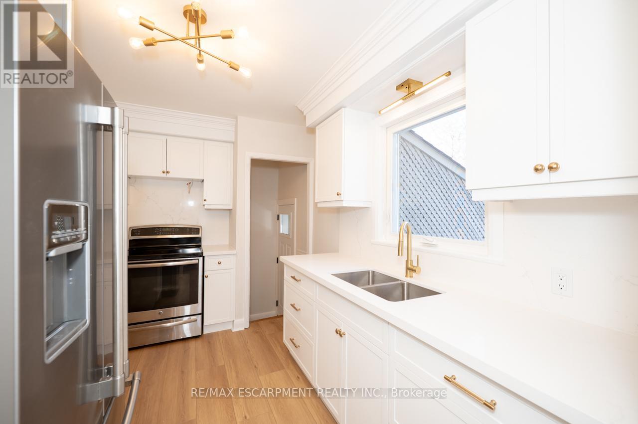 365 George Street, Milton (Om Old Milton), Ontario  L9T 2T1 - Photo 3 - W12835196