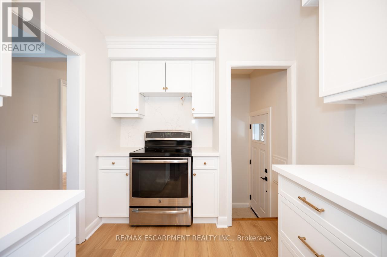 365 George Street, Milton (Om Old Milton), Ontario  L9T 2T1 - Photo 6 - W12835196