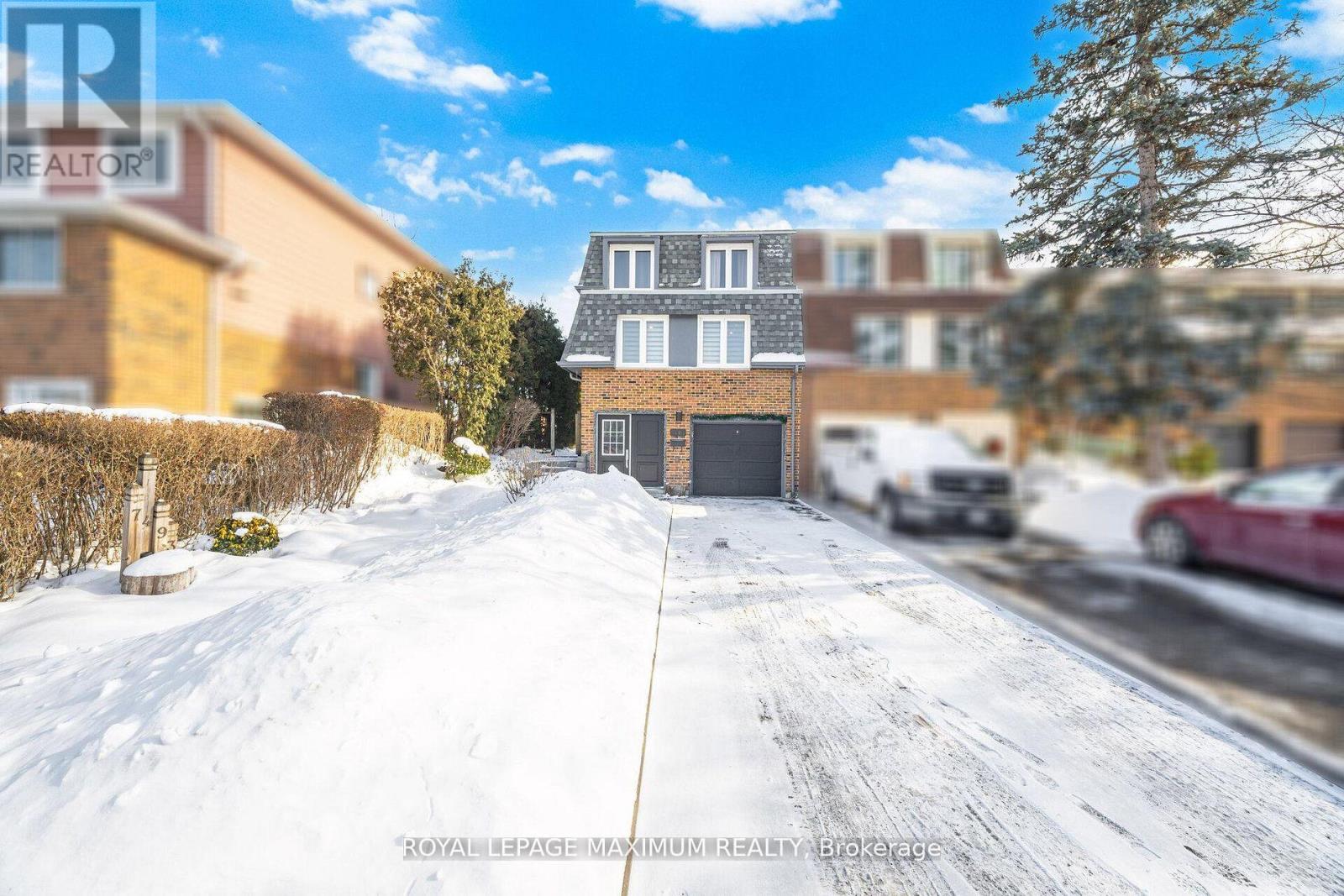 7493 Bybrook Drive, Mississauga, Ontario  L4T 3R4 - Photo 2 - W12835204