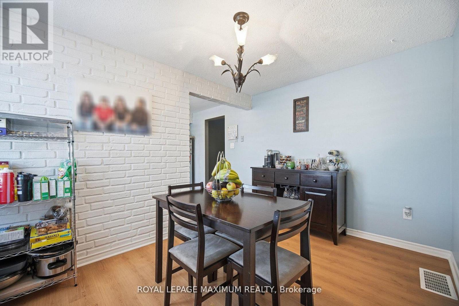 7493 Bybrook Drive, Mississauga, Ontario  L4T 3R4 - Photo 6 - W12835204