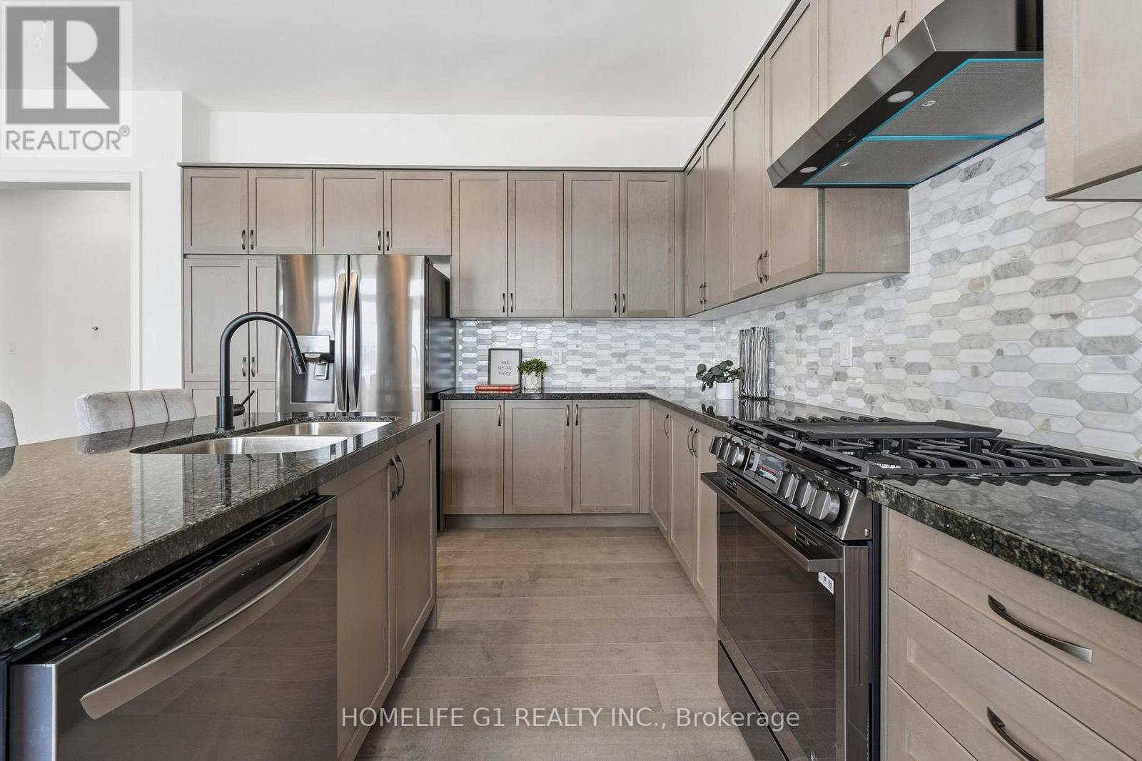 37 North Park Boulevard, Oakville, Ontario  L6M 0W8 - Photo 14 - W12835252