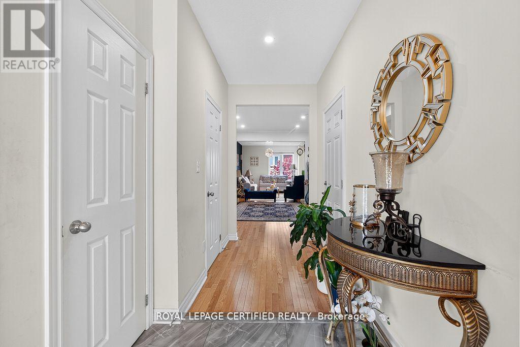 497 Downes Jackson Heights, Milton, Ontario  L9T 8W2 - Photo 5 - W12835262