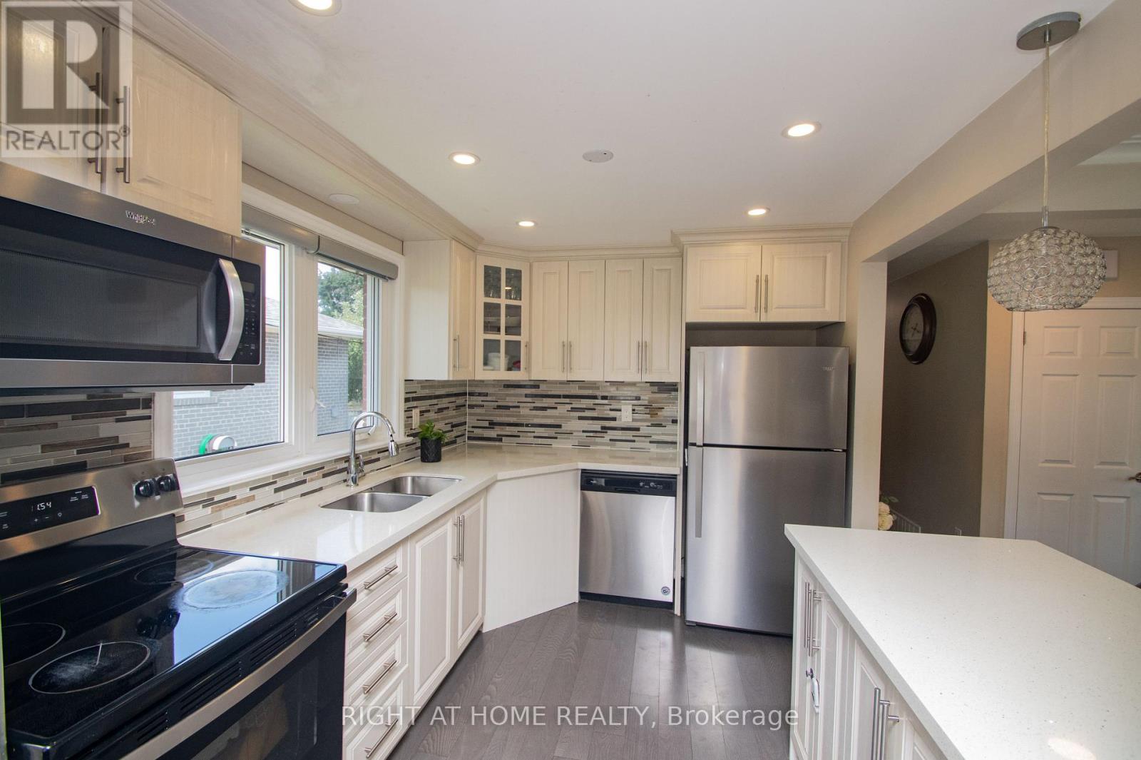 65 BRIDGENORTH CRESCENT, Toronto, Ontario