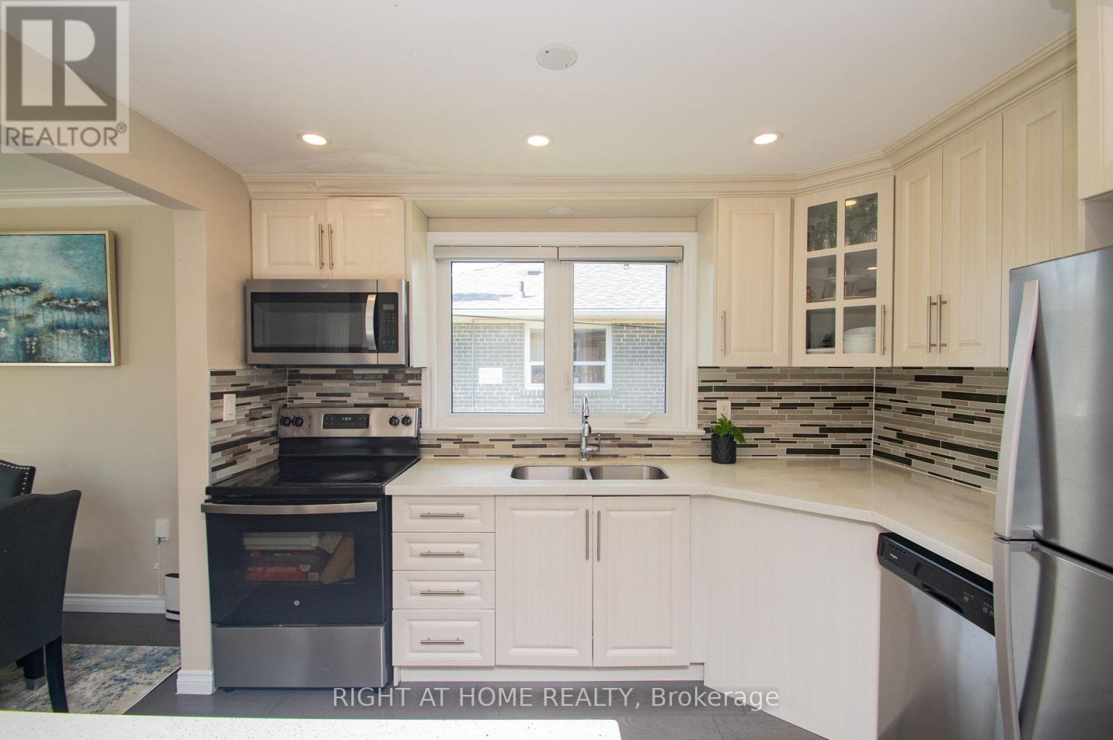 65 Bridgenorth Crescent, Toronto, Ontario  M9V 2M5 - Photo 3 - W12835274