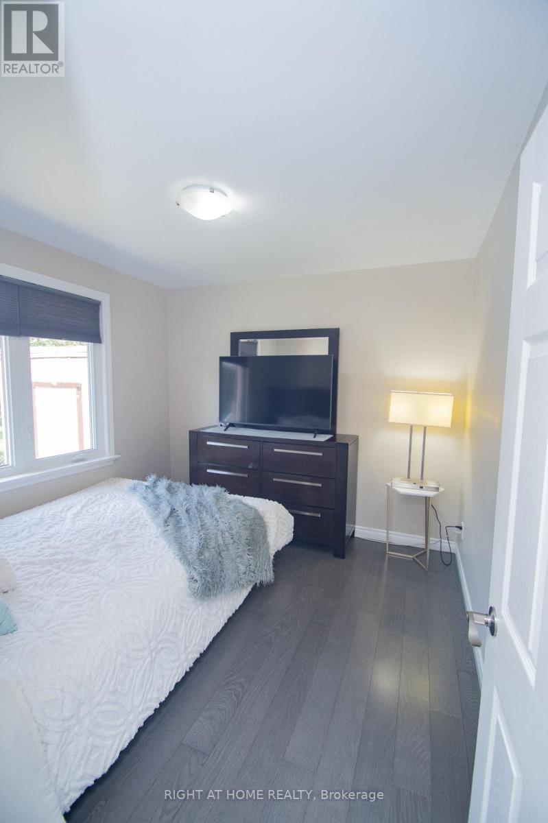 65 Bridgenorth Crescent, Toronto, Ontario  M9V 2M5 - Photo 8 - W12835274