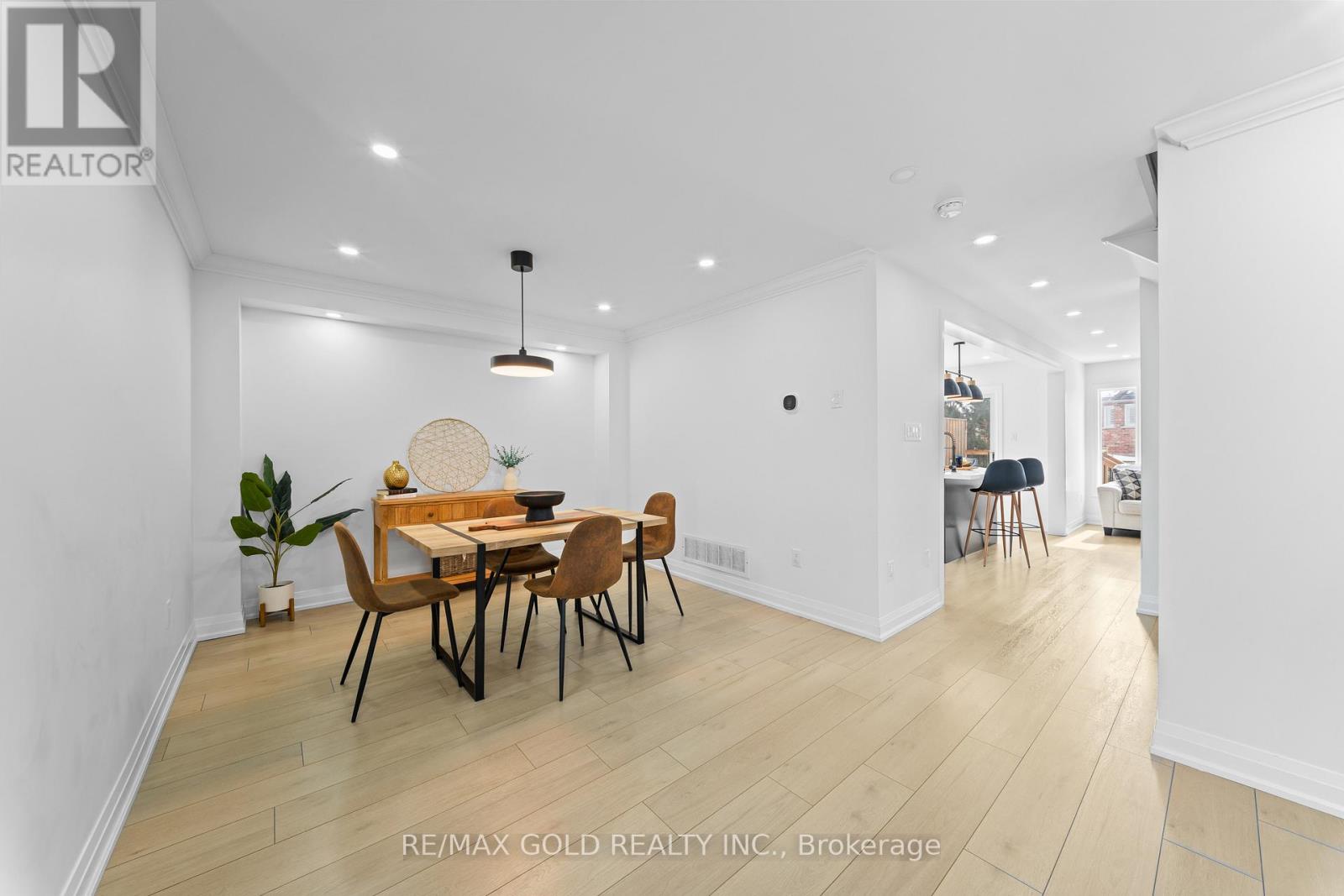 18 Russell Street, Halton Hills, Ontario  L7G 5Y7 - Photo 11 - W12835284