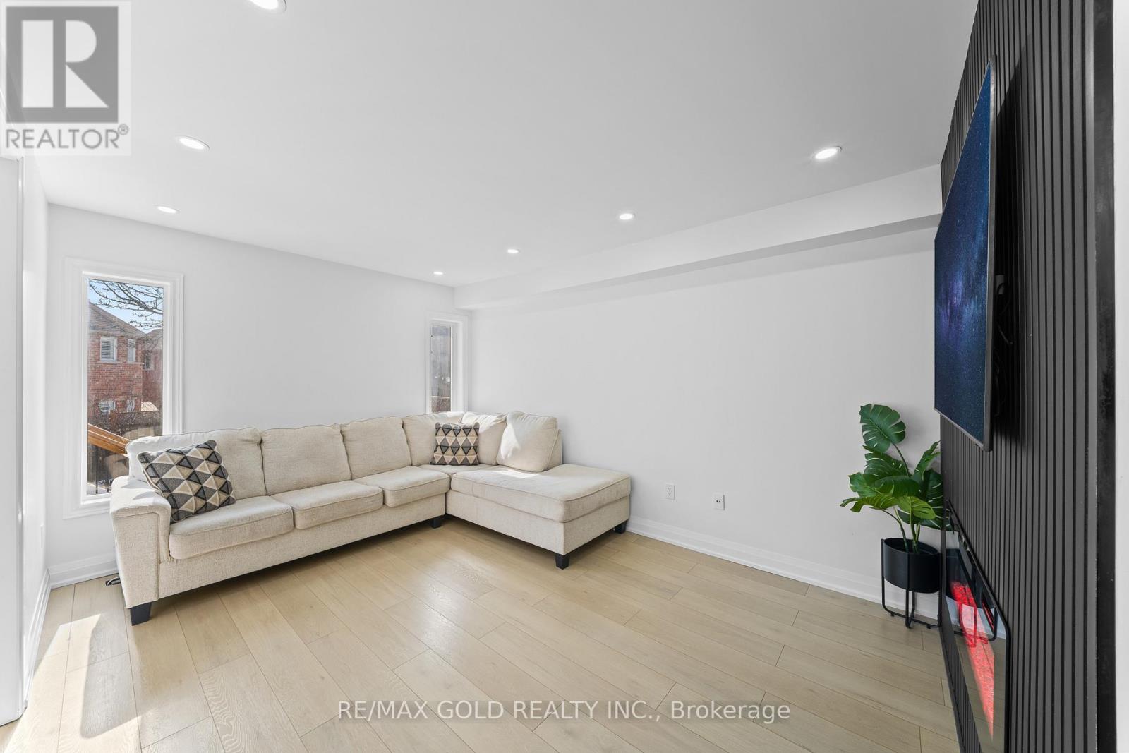 18 Russell Street, Halton Hills, Ontario  L7G 5Y7 - Photo 24 - W12835284