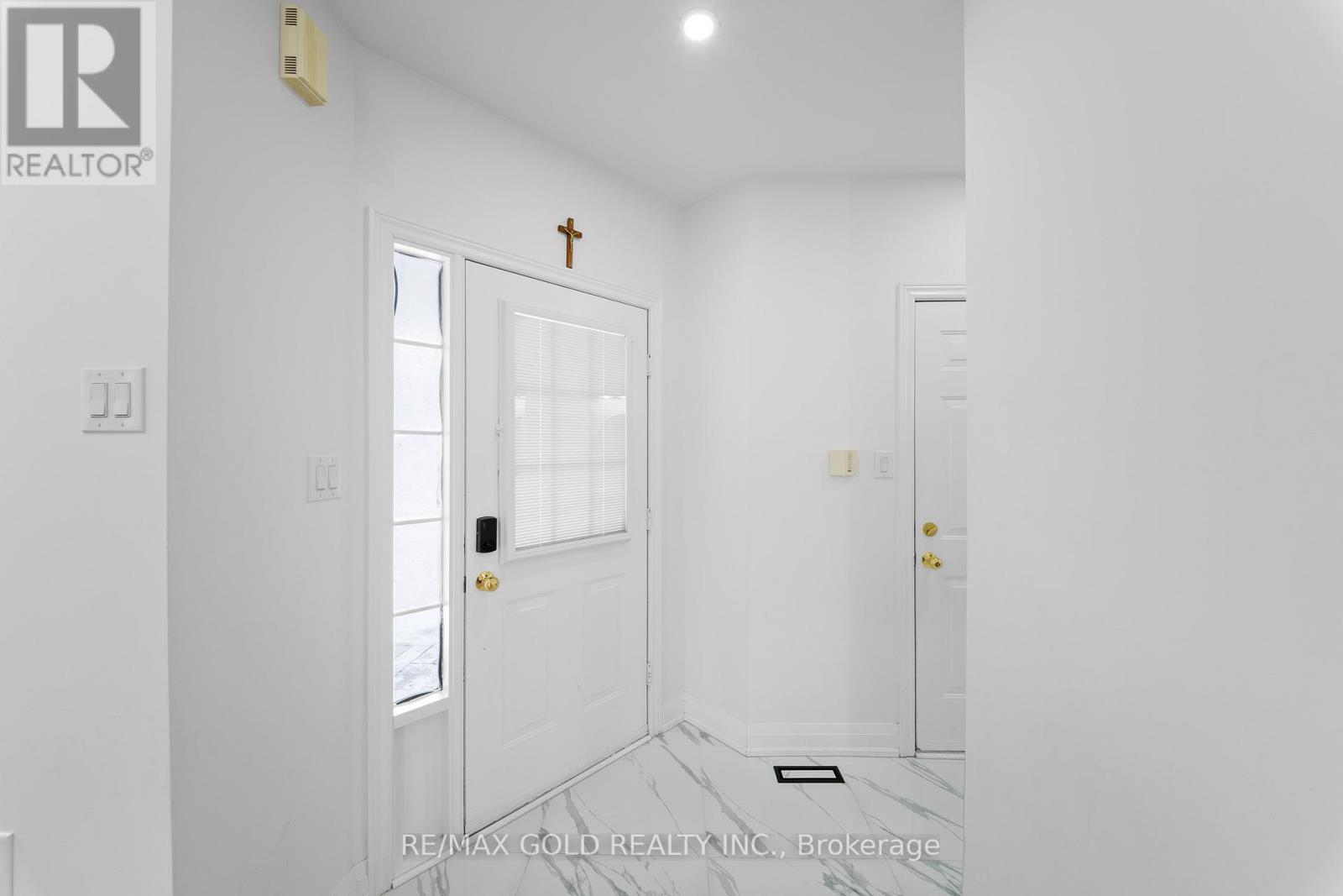 18 Russell Street, Halton Hills, Ontario  L7G 5Y7 - Photo 7 - W12835284