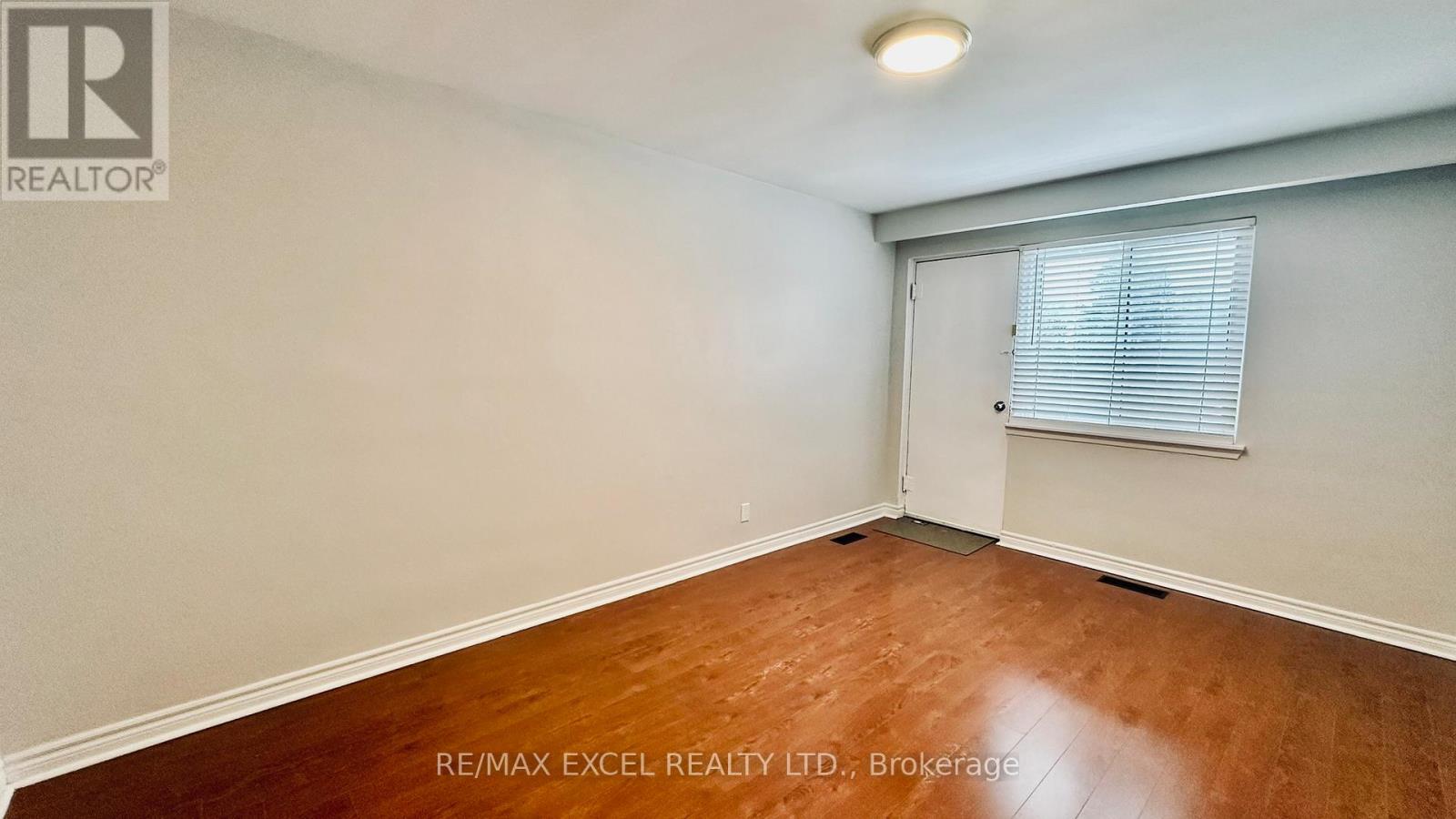 675 The Queensway, Toronto, Ontario  M8Y 1K8 - Photo 10 - W12835322