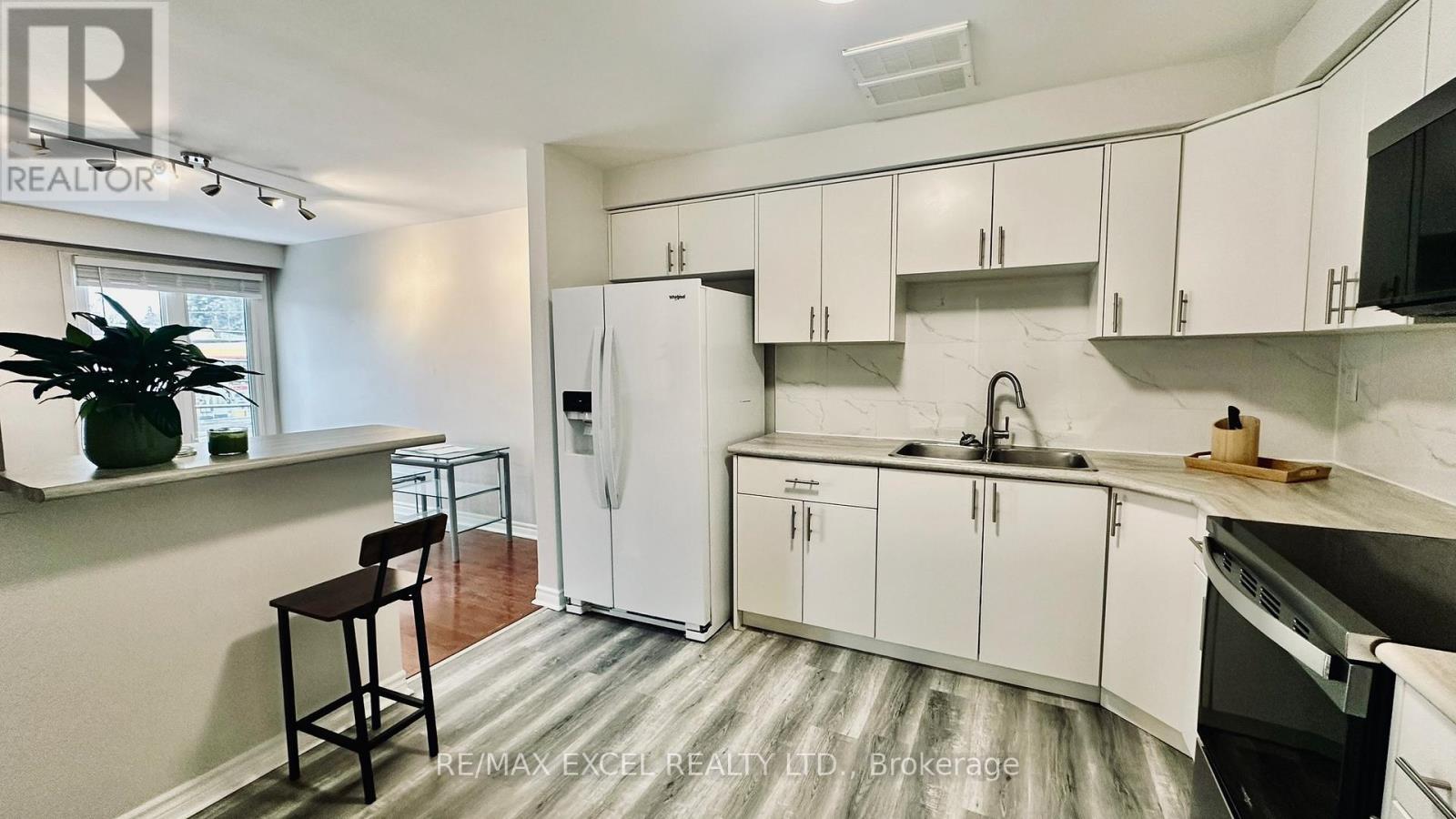 675 The Queensway, Toronto, Ontario  M8Y 1K8 - Photo 11 - W12835322