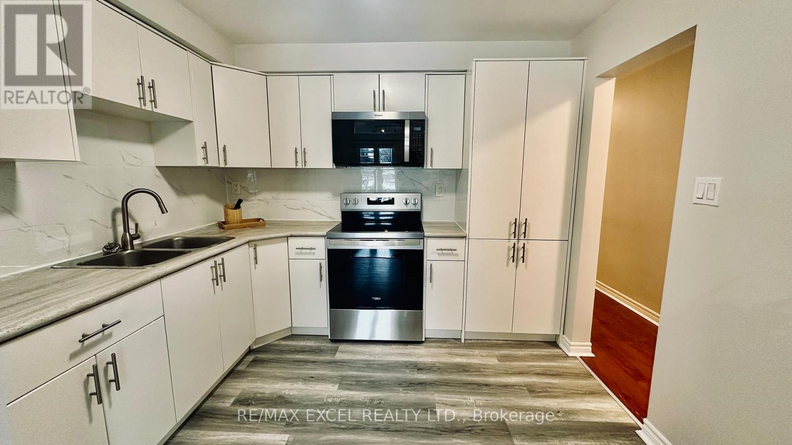 675 The Queensway, Toronto, Ontario  M8Y 1K8 - Photo 9 - W12835322