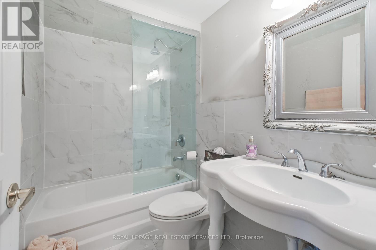 8 Granite Court, Toronto, Ontario  M8V 4A4 - Photo 25 - W12835382