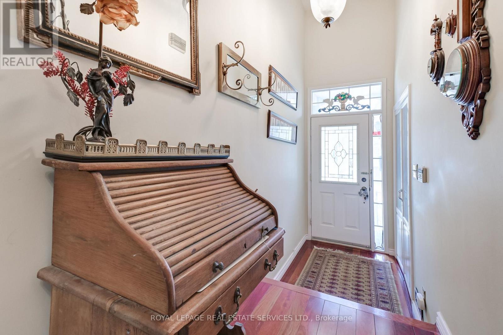 8 Granite Court, Toronto, Ontario  M8V 4A4 - Photo 3 - W12835382