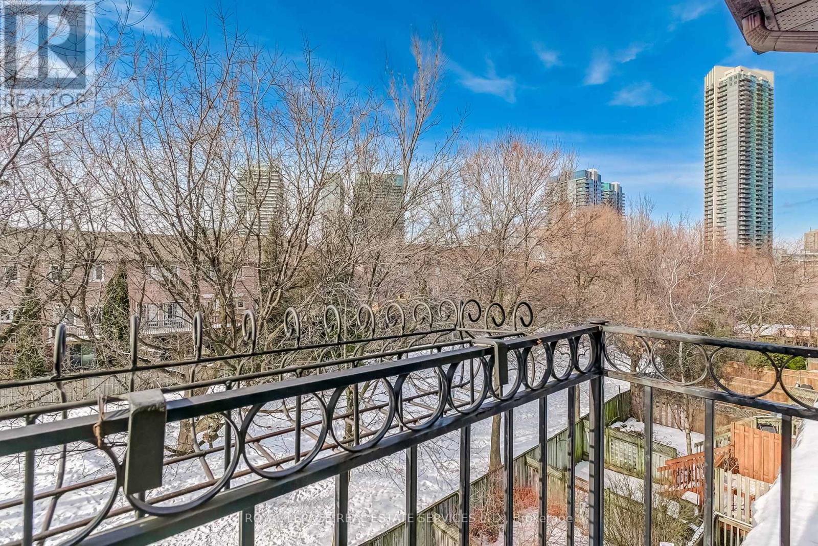 8 Granite Court, Toronto, Ontario  M8V 4A4 - Photo 38 - W12835382