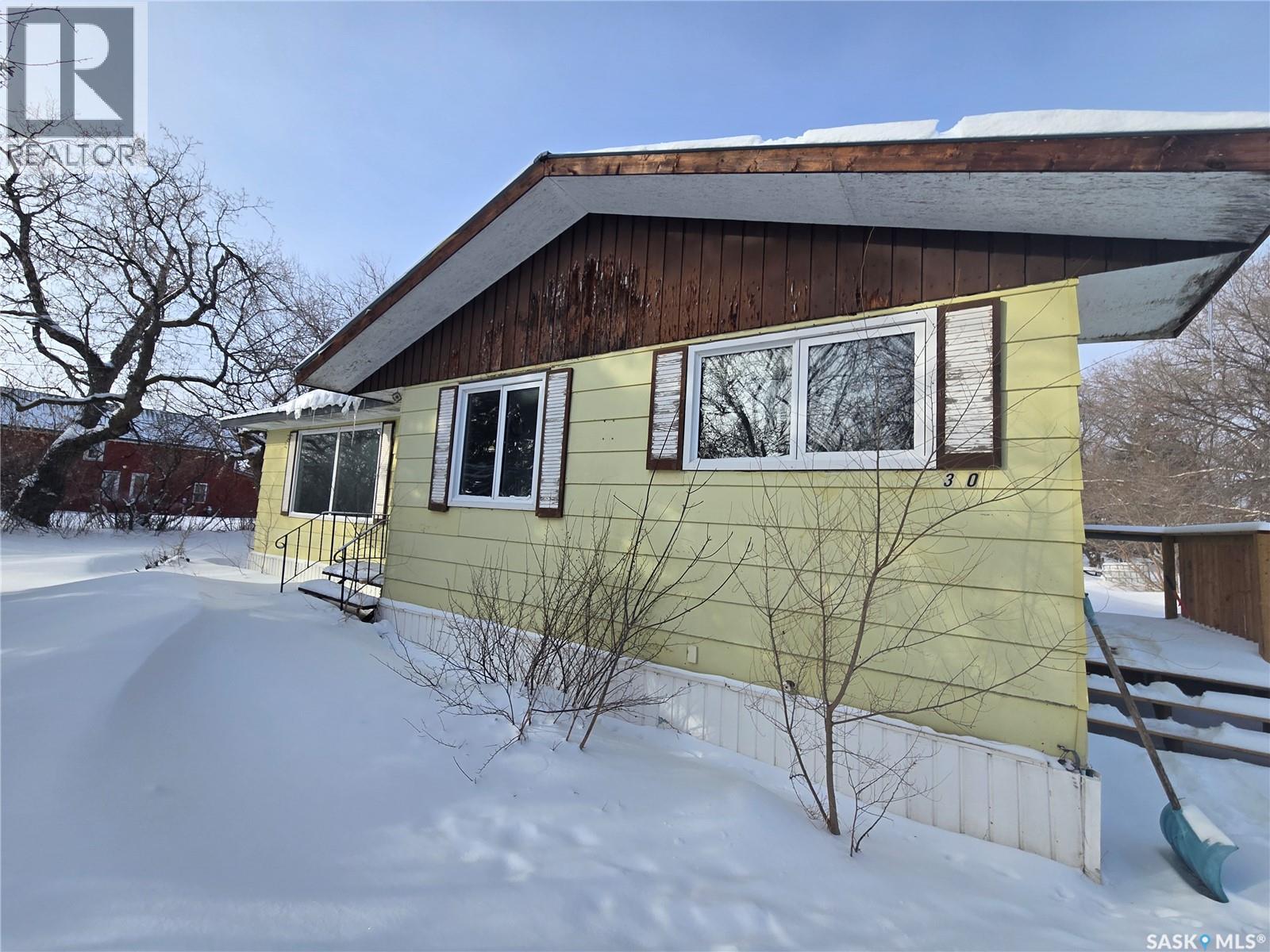 350 James Street, Kisbey, Saskatchewan  S0C 1L0 - Photo 1 - SK029153
