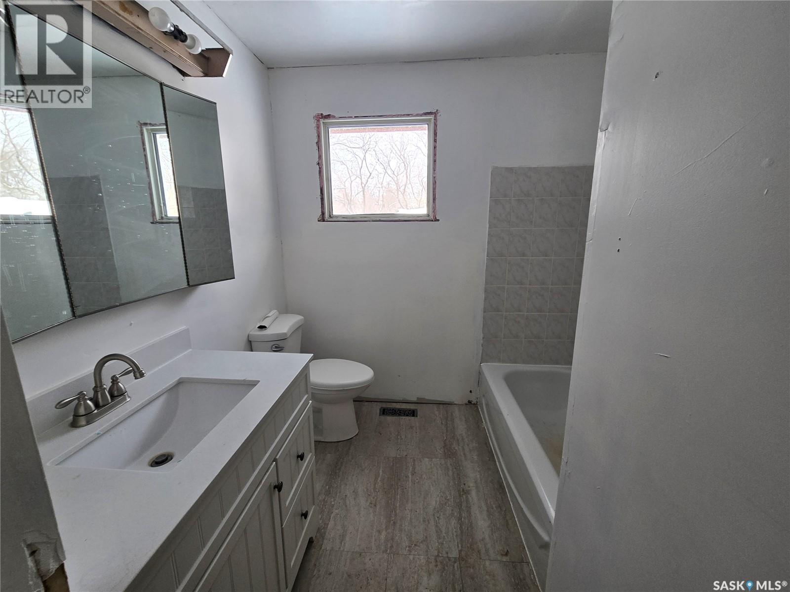 350 James Street, Kisbey, Saskatchewan  S0C 1L0 - Photo 11 - SK029153