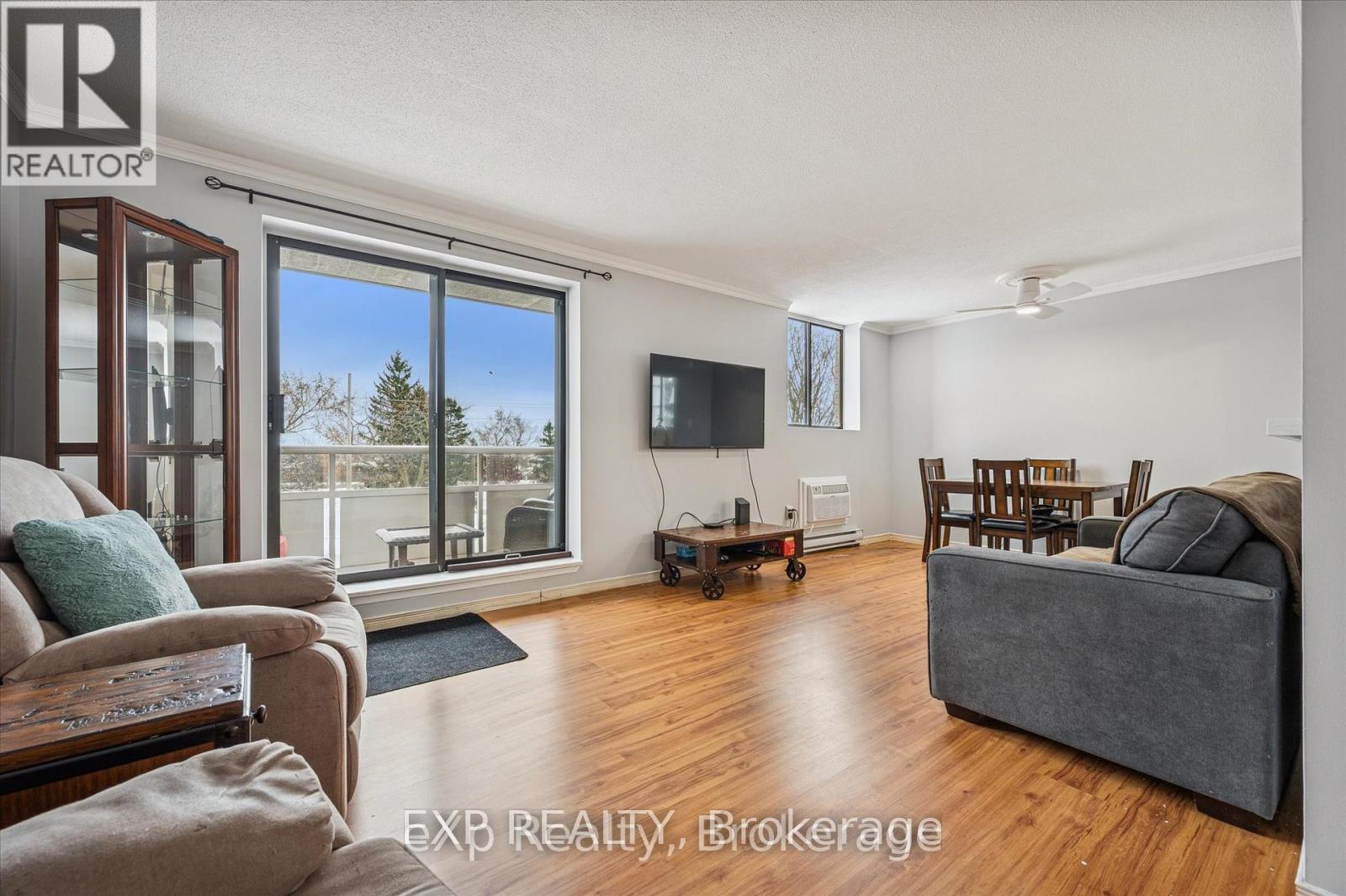 301 - 93 Westwood Road, Guelph, Ontario  N1H 7J7 - Photo 7 - X12835100