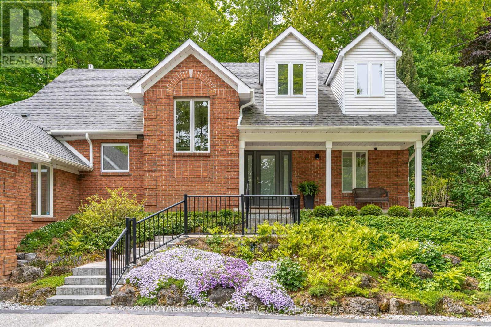 158 Sulphur Springs Road, Hamilton, Ontario  L9G 4Y7 - Photo 4 - X12835234