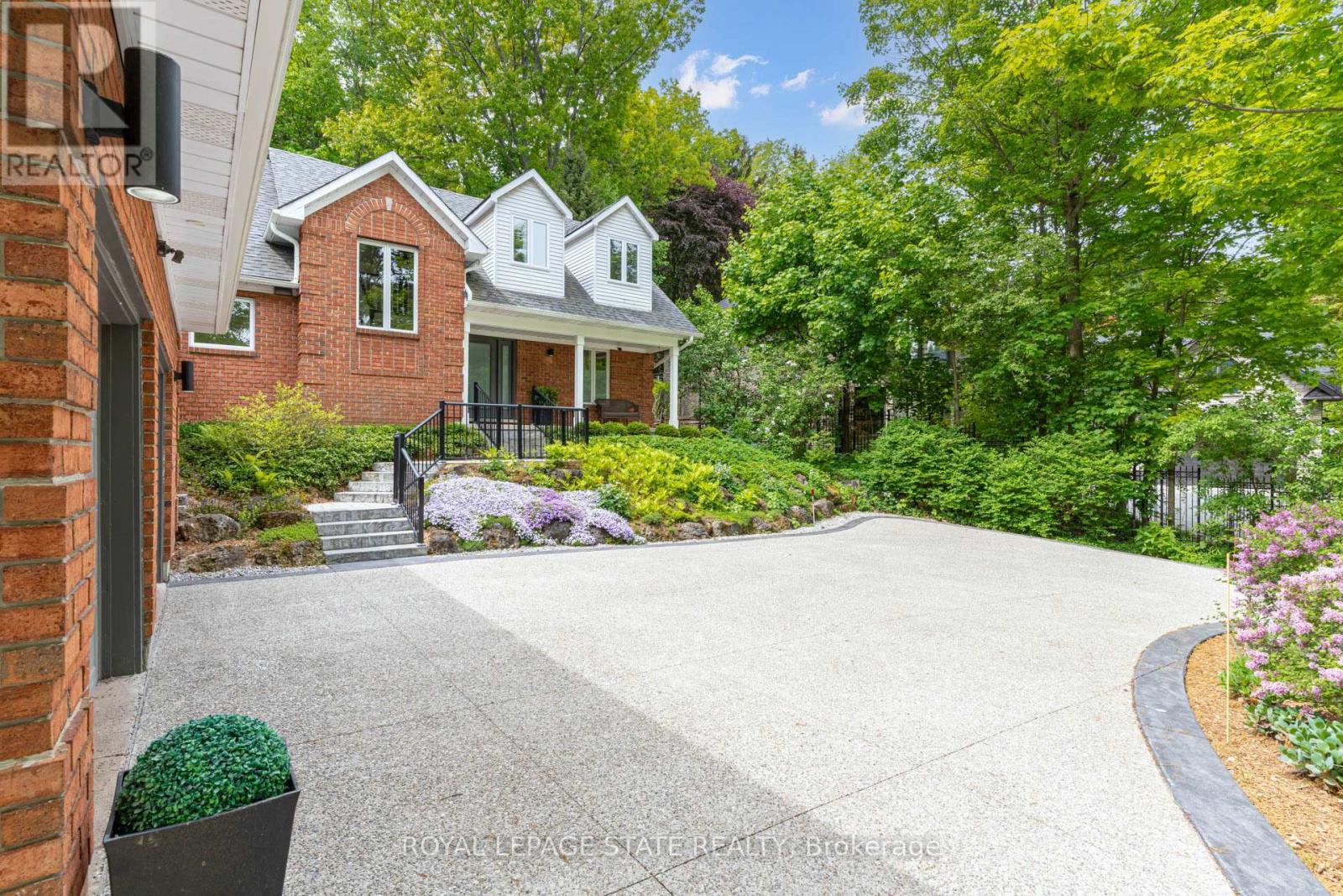 158 Sulphur Springs Road, Hamilton, Ontario  L9G 4Y7 - Photo 5 - X12835234