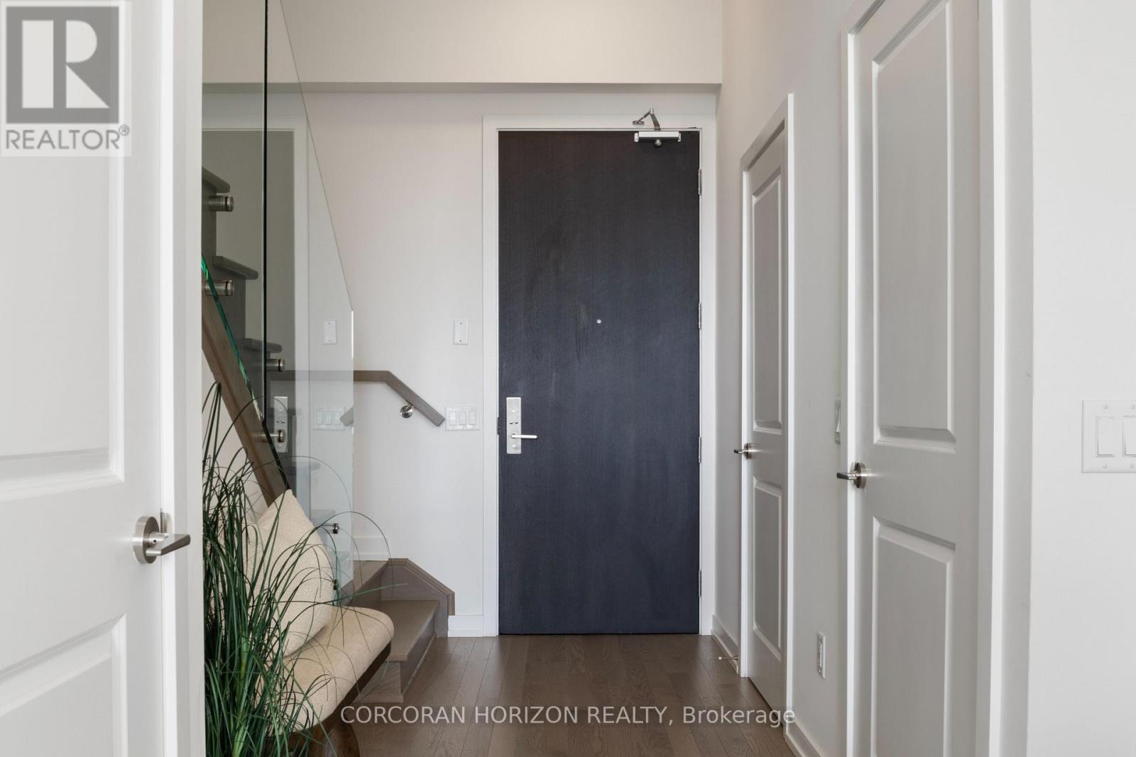 420 - 55 Duke Street W, Kitchener, Ontario  N2H 0C9 - Photo 3 - X12835242