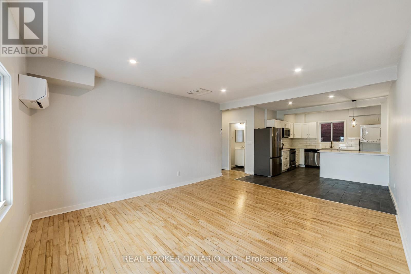 208 Mary Street, Hamilton, Ontario  L8L 4V8 - Photo 10 - X12835308