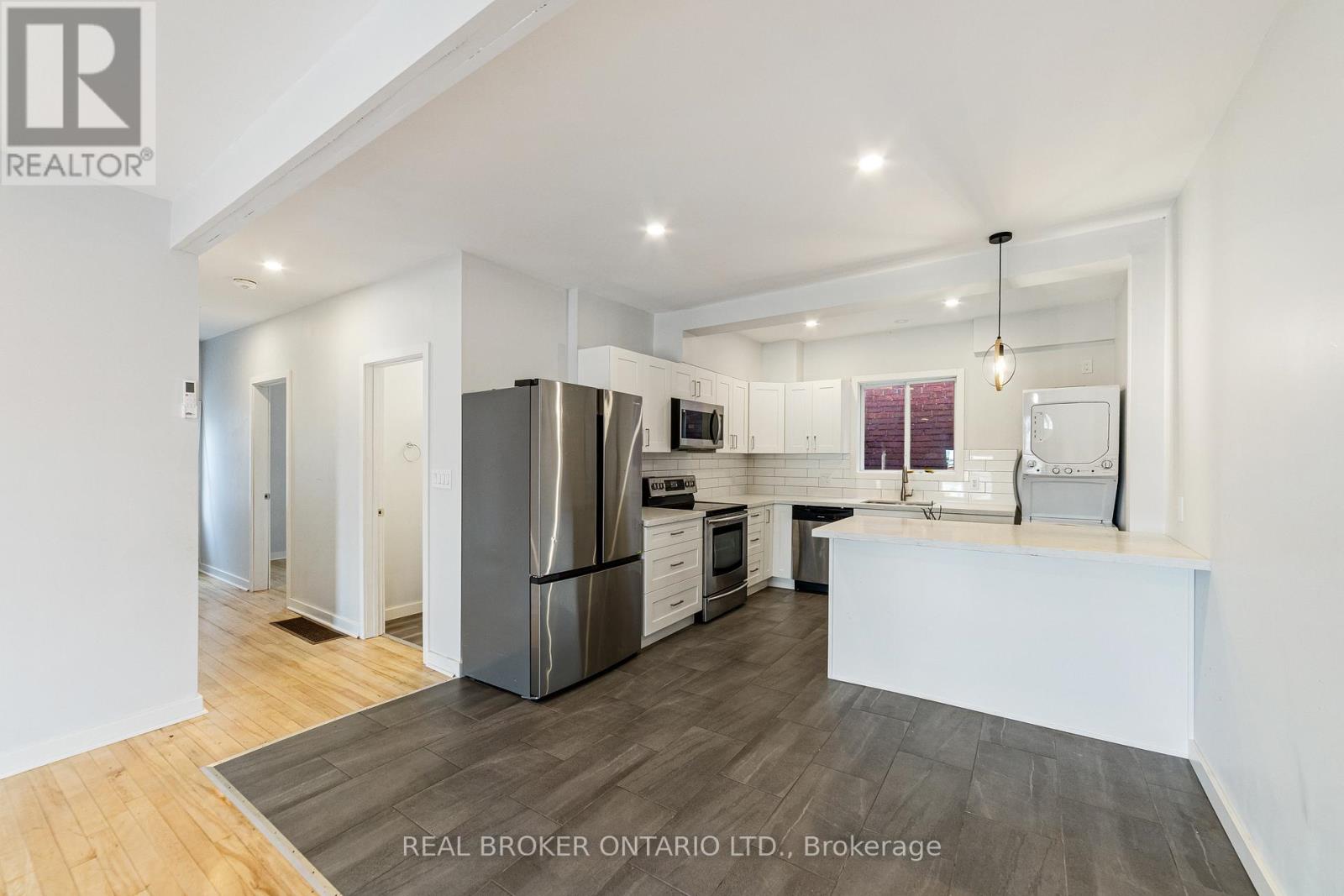 208 Mary Street, Hamilton, Ontario  L8L 4V8 - Photo 11 - X12835308