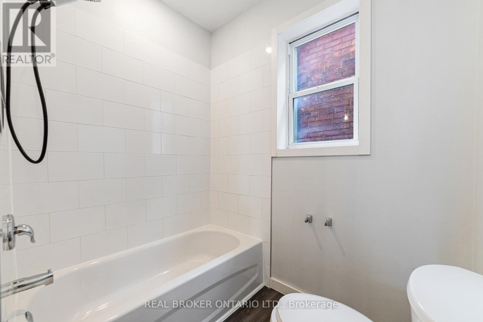 208 Mary Street, Hamilton, Ontario  L8L 4V8 - Photo 14 - X12835308