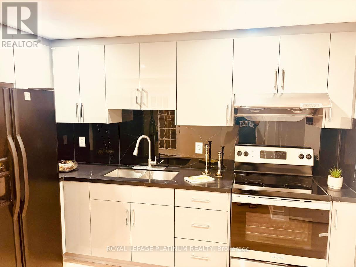 50 Harbourtown Crescent, Brampton, Ontario  L6V 4P6 - Photo 6 - W12827092