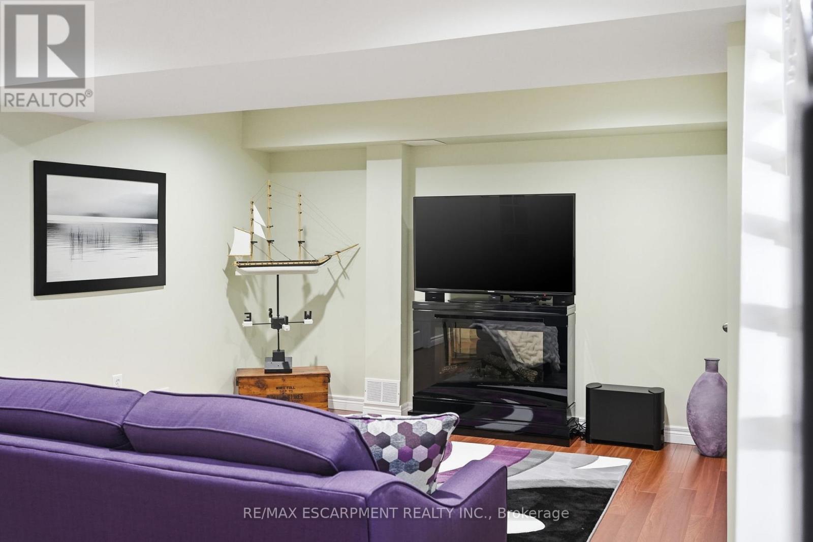 5317 Applegarth Drive, Burlington, Ontario  L7L 7E3 - Photo 37 - W12828418