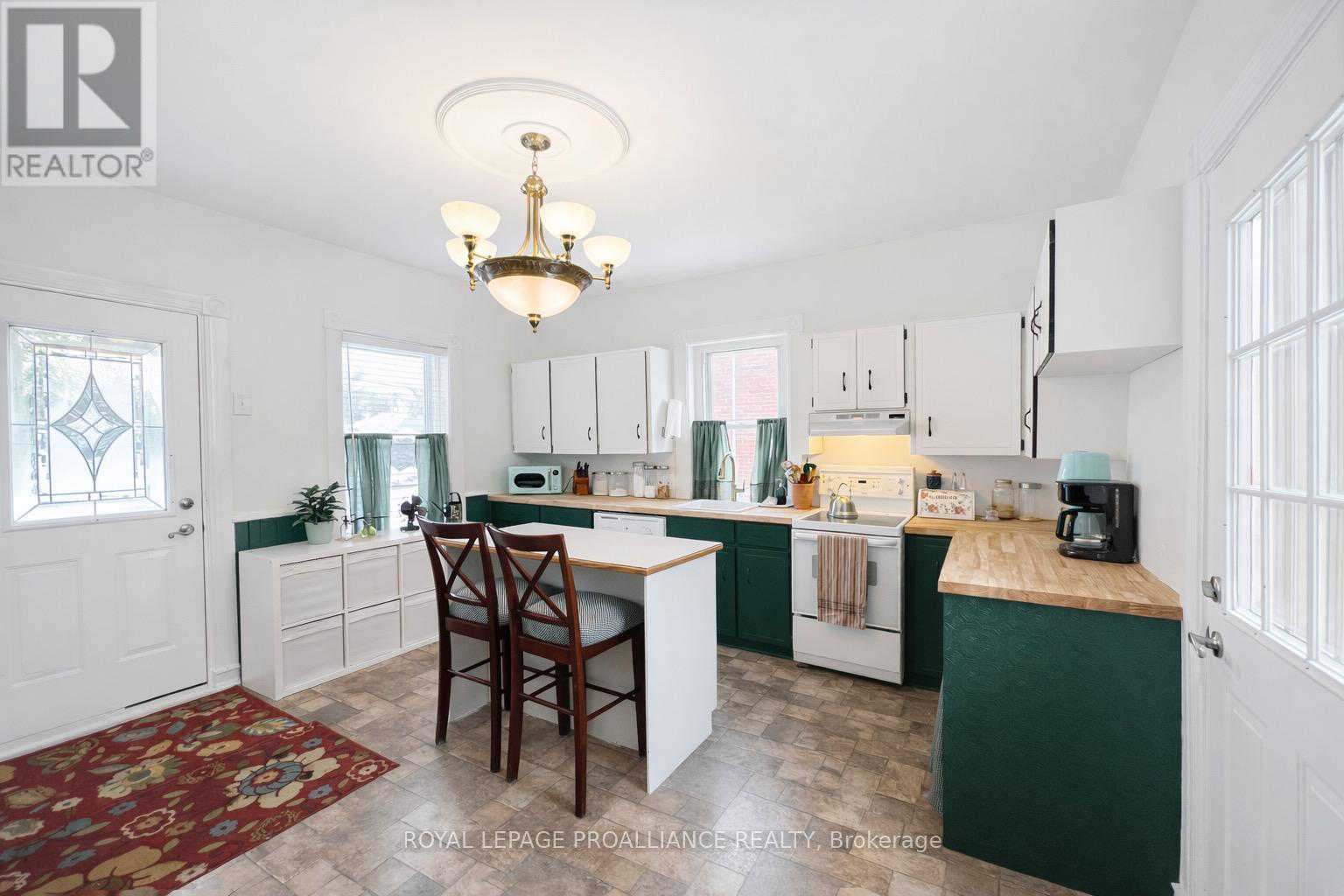 308 Bleecker Avenue, Belleville, Ontario  K8N 3V4 - Photo 9 - X12835394